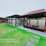 Lamanaureliamuslim Homestay With Private Pool