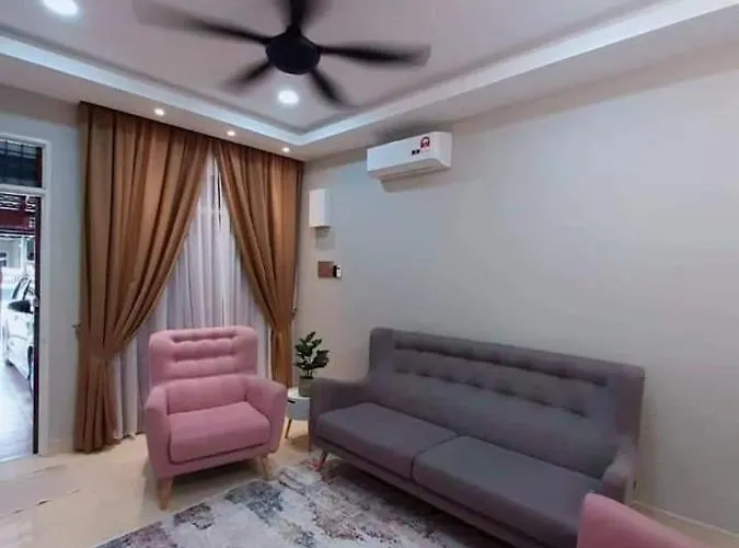 Lamanaureliamuslim Homestay With Private Pool